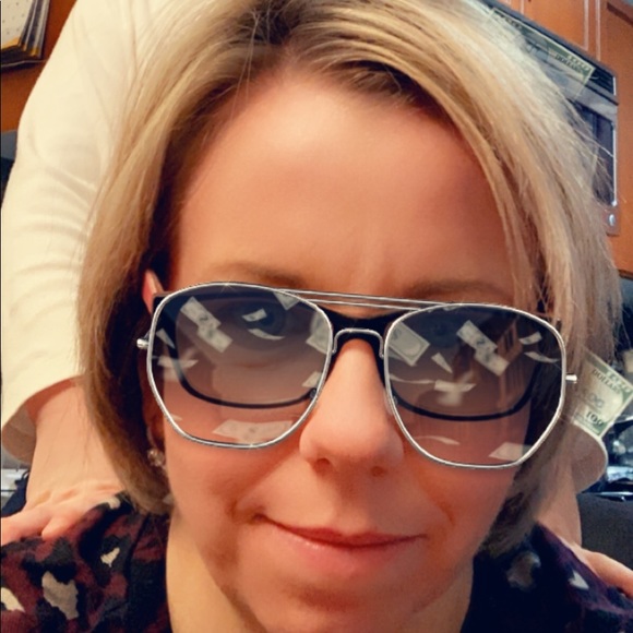 Meet your Posher, Michelle - Picture 1 of 1